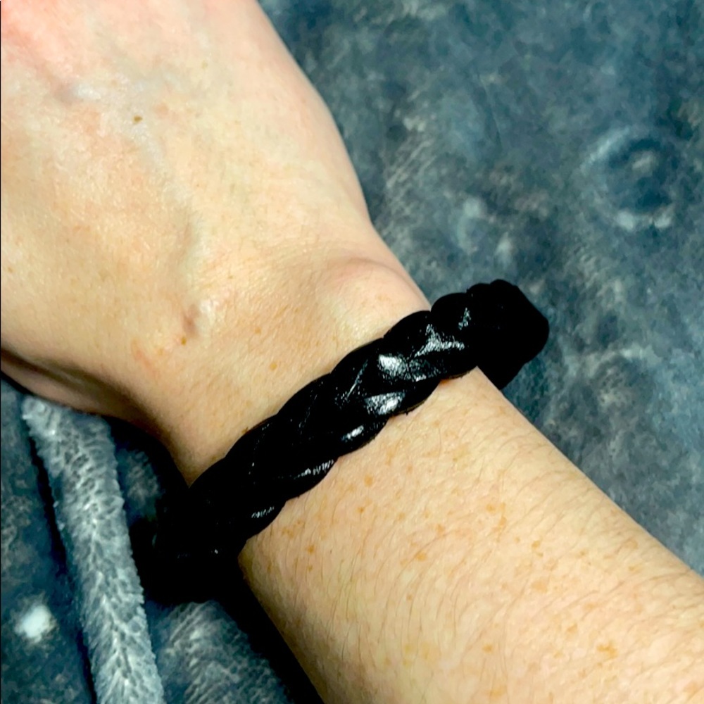 Magnetic clasp black leather bracelet